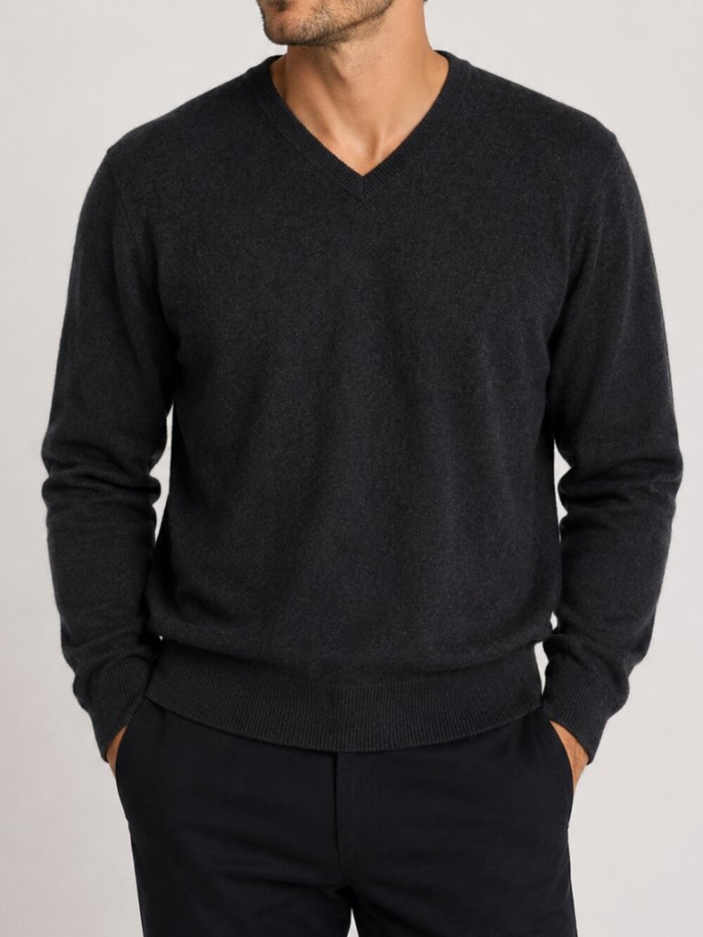 Neiman Marcus 100% Cashmere Charcoal Gray V-Neck Sweater Men's Medium‎